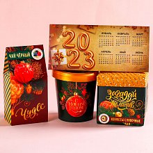 Подарочный набор "С Новым годом 2023" (чай чёрный, конфеты, печенье)